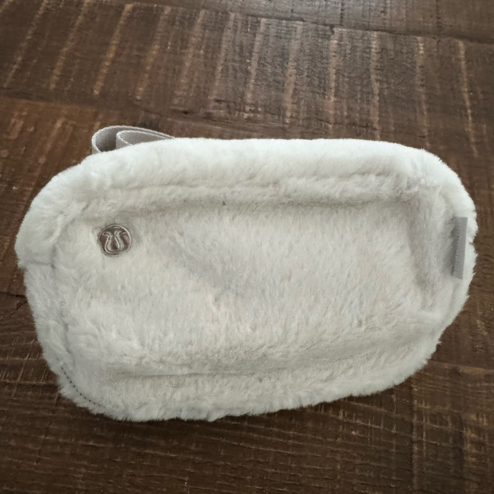 NWT Lululemon Everywhere Belt Bag